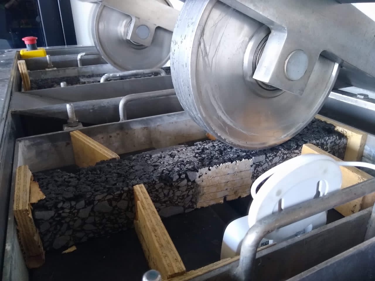 Ensayo propagación de fisura en rueda cargada (PFRC)